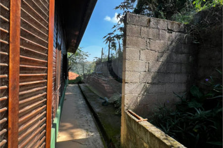 Casa à venda com 3 quartos, sendo 1 suíte, no Centro, Guararema, SP