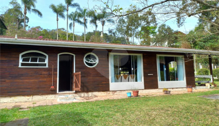 Casa à venda com 3 quartos, sendo 1 suíte,  no condomínio Parque do Alto, Caieiras - SP