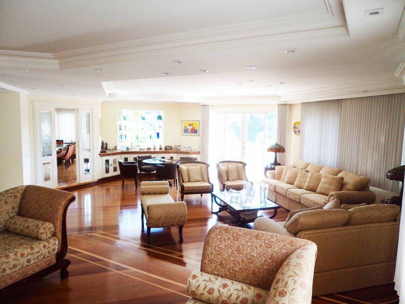 Casa à venda com 5 suítes em Jardim Leonor, São Paulo, SP