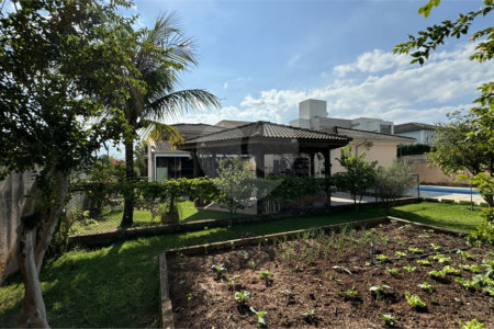 Casa à venda com 4 quartos, sendo 3 suítes, no condomínio Terras de Mont Serrat, Salto - SP