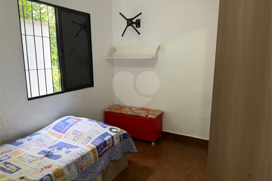 Casa à venda com 3 quartos, sendo 1 suíte, no condomínio Felipe, São Paulo - SP