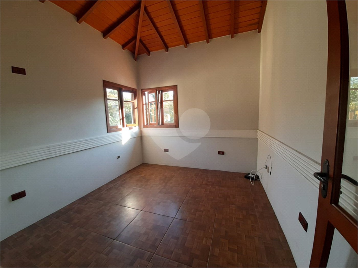 Casa à venda com 5 quartos, sendo 1 suíte, no condomínio Alpes de Mairiporã, Mairiporã - SP