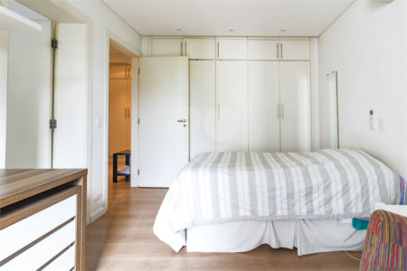 Apartamento à venda com 4 quartos, sendo 2 suítes,  em Jardim Parque Morumbi, São Paulo, SP