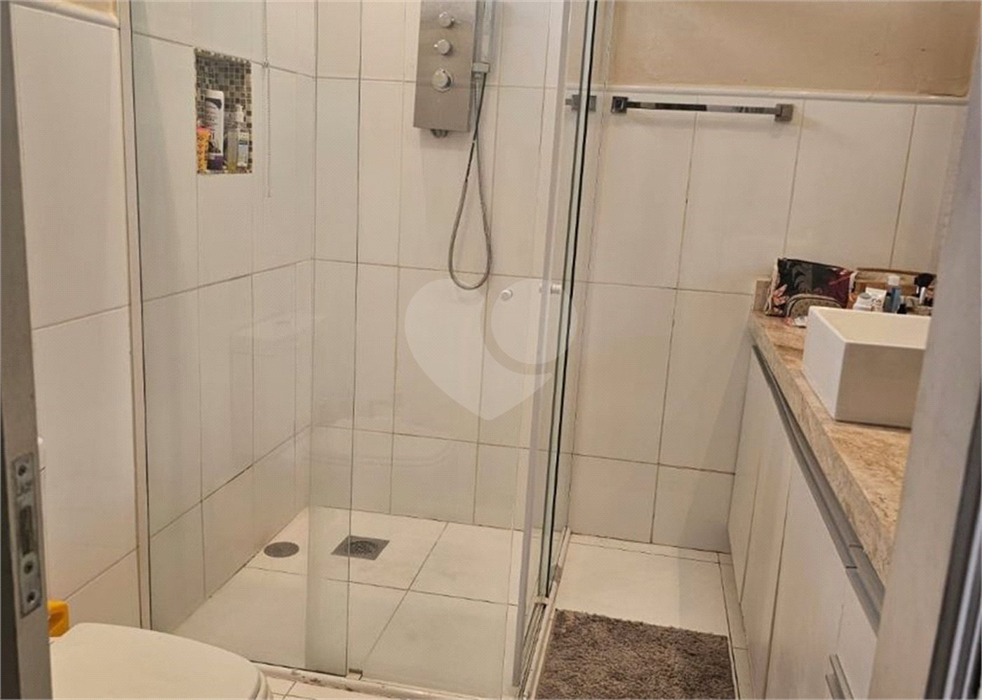Casa à venda com 3 quartos, sendo 1 suíte, no condomínio Parque das Árvores, Sorocaba - SP