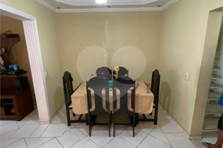 Sobrado à venda com 3 quartos, sendo 1 suíte, em Jardim dos Ipês, Suzano, SP