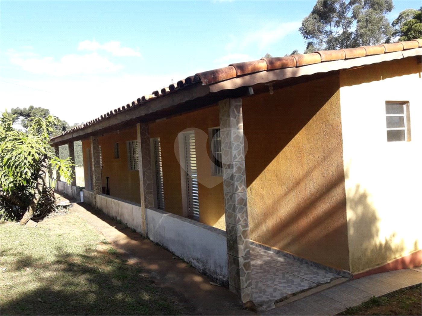 Chácara à venda com 8 quartos, sendo 3 suítes, no Centro, Toledo, MG