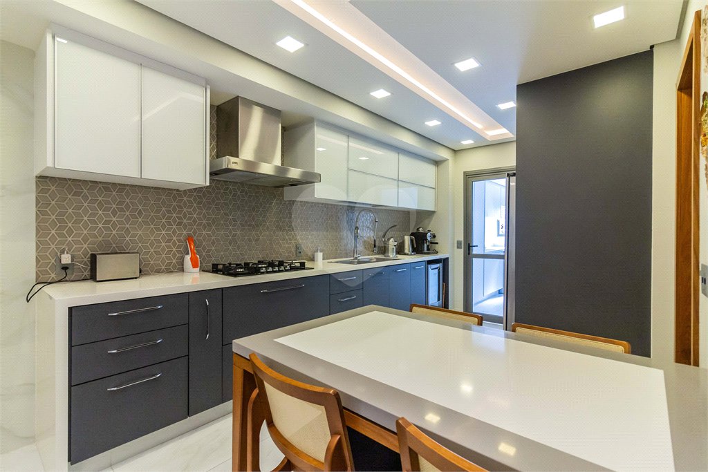 Apartamento à venda com 3 suítes em Vila Gumercindo, São Paulo, SP