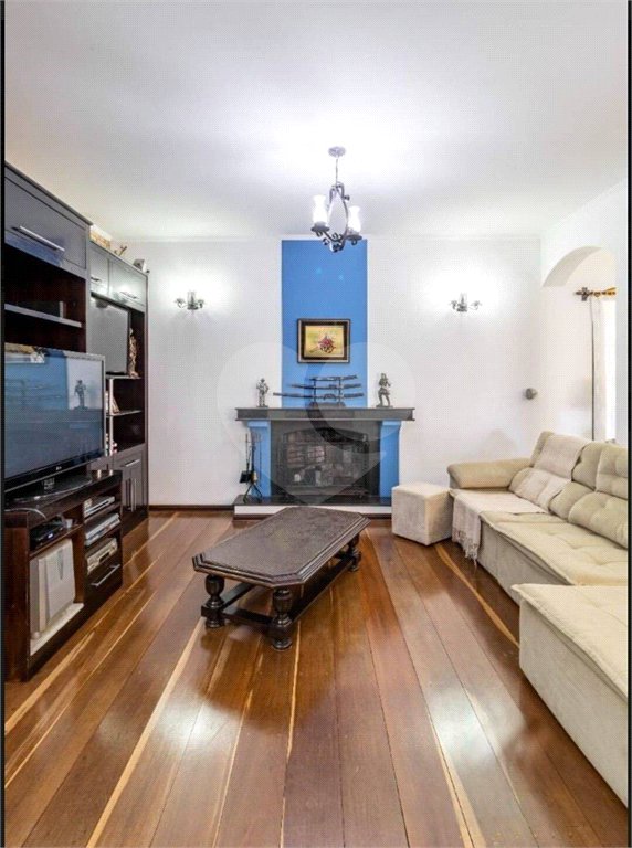 Casa com 6 Quartos e 8 banheiros à Venda, 1500 m² de Terreno em Atibaia/SP