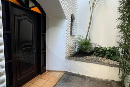 Casa à venda com 5 quartos, sendo 4 suítes, em Parque Maria Helena, São Paulo, SP