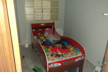 Chácara no condomínio Leila para venda