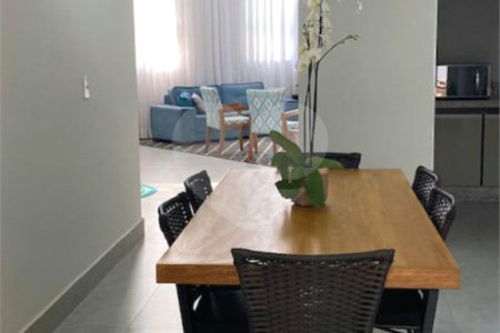 Casa à venda com 3 suítes no condomínio Campos do Conde I, Paulínia - SP