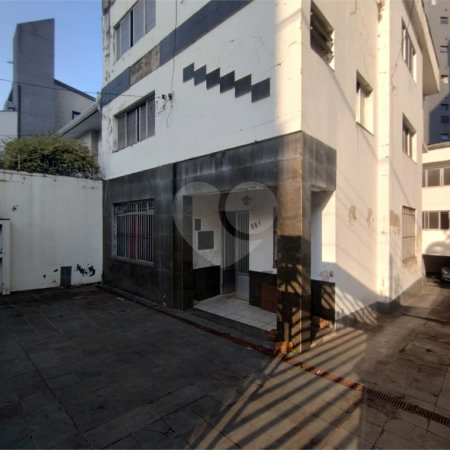 Sobrado à venda com 7 quartos, sendo 6 suítes, em Aclimação, São Paulo, SP