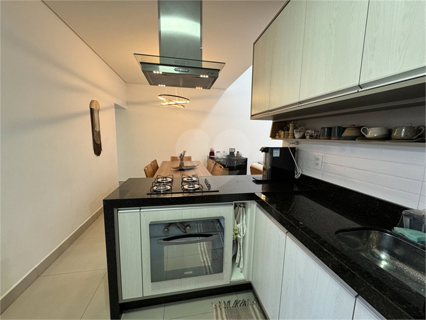 Casa à venda com 3 quartos, sendo 1 suíte, no condomínio Jardim Guarujá, Salto - SP