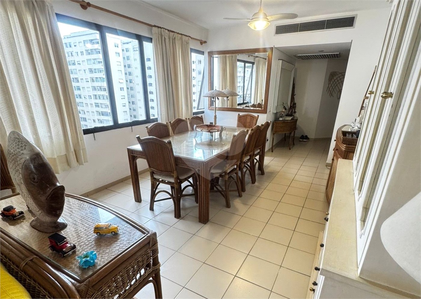 Apartamento à venda com 3 suítes em Pitangueiras, Guarujá, SP