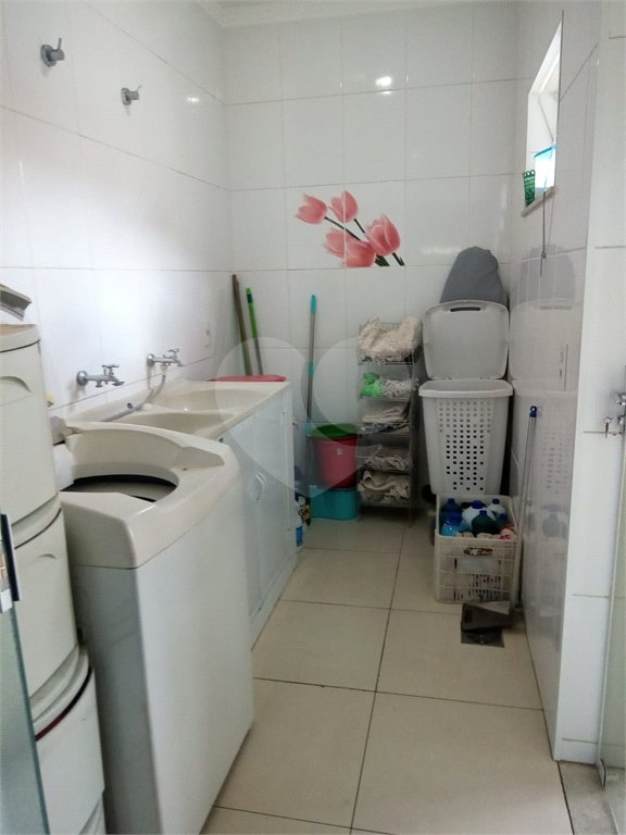 Sobrado com 2 dormitórios.