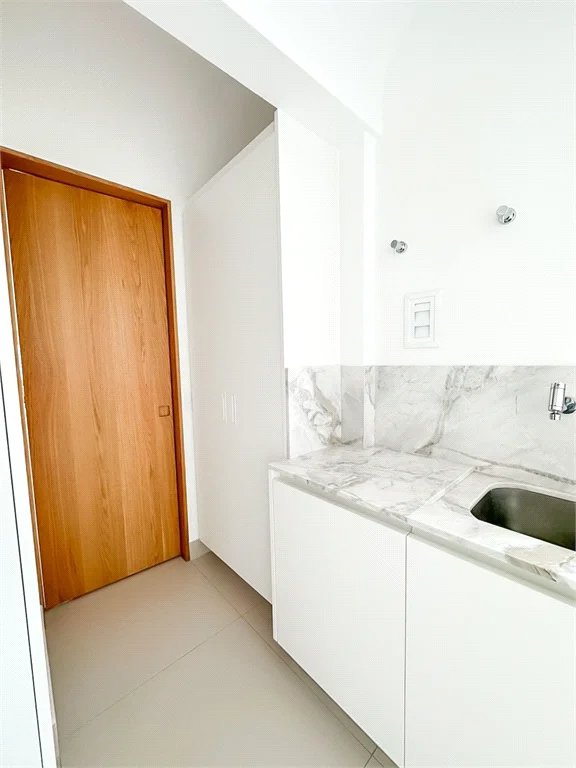 Apartamento à venda com 4 suítes em Vila Cordeiro, São Paulo, SP