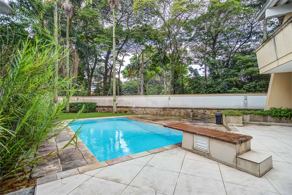 Sobrado à venda com 6 quartos, sendo 3 suítes, em Alto da Boa Vista, São Paulo, SP