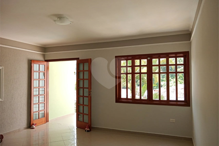 Sobrado à venda com 4 quartos, sendo 3 suítes, em Tremembé, São Paulo, SP