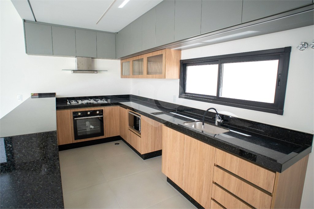 Casa à venda com 3 suítes em Vila Santista, Atibaia, SP