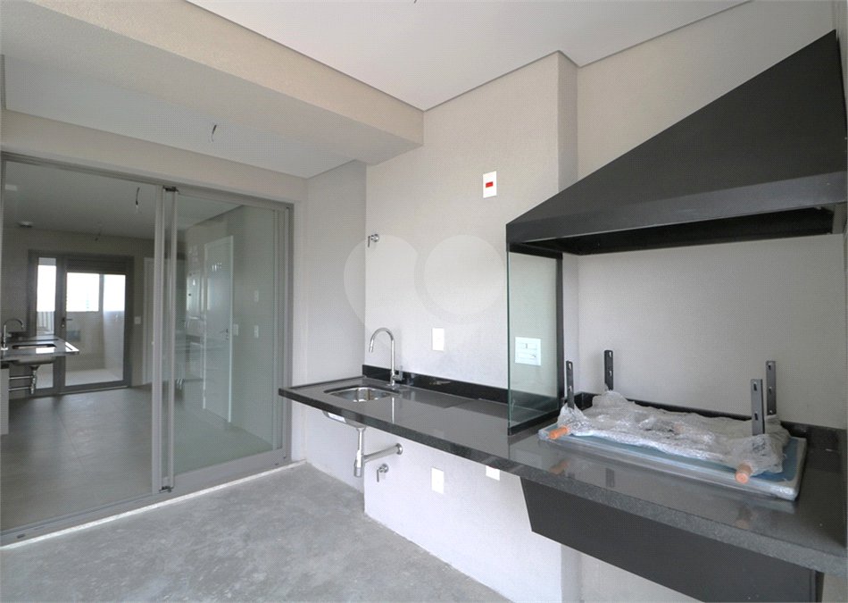 Apartamento à venda com 3 suítes em Moema, São Paulo, SP