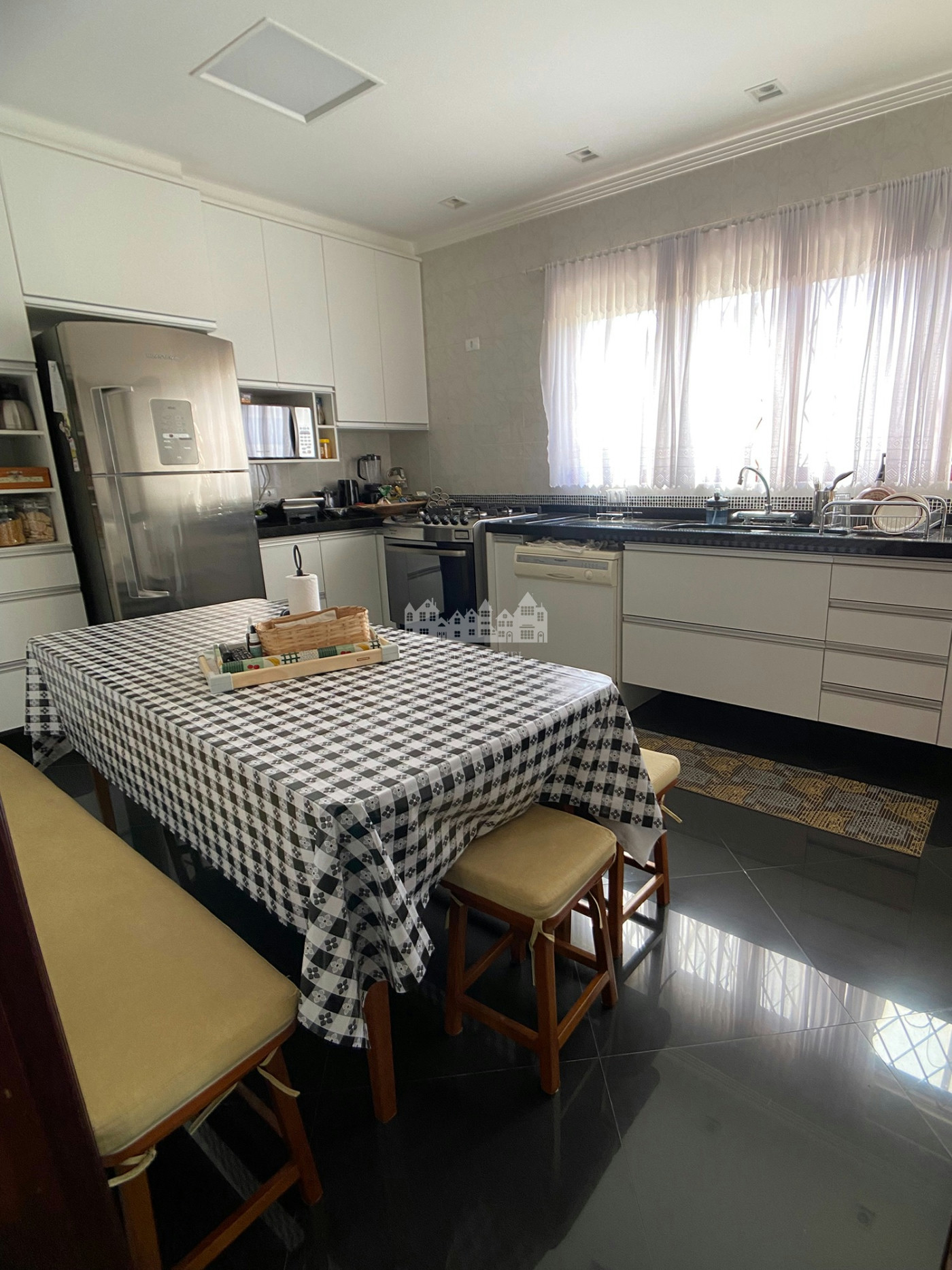 Casa à venda com 3 quartos, sendo 1 suíte, com vista deslumbrante em Recreio Maristela, Atibaia
