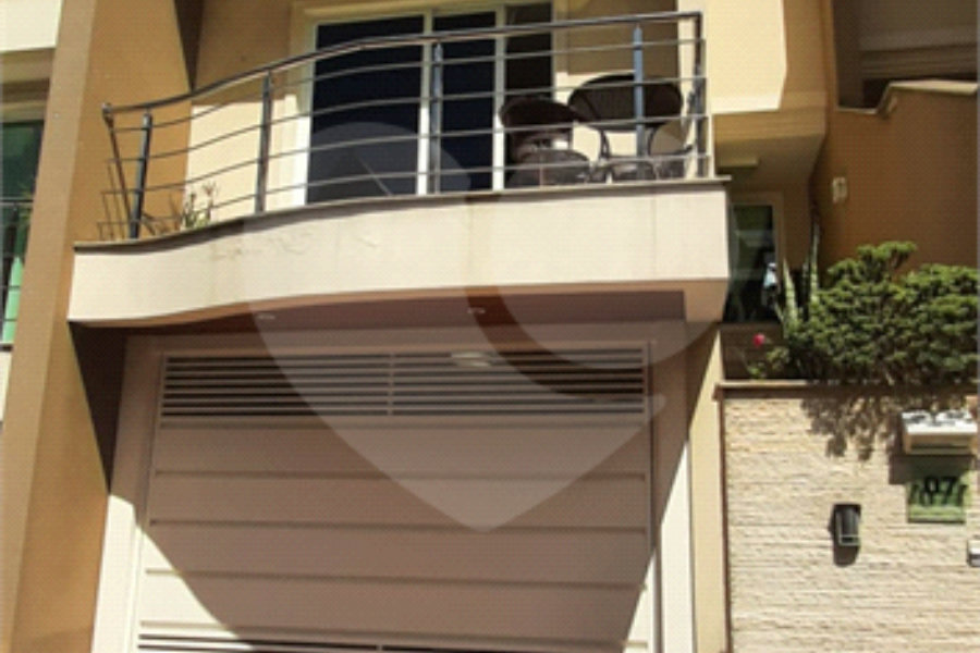 Casa à venda com 4 quartos, sendo 2 suítes, no condomínio Florada da Serra, São Paulo - SP