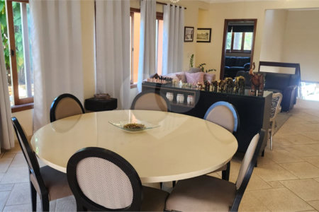 Casa à venda com 4 quartos, sendo 2 suítes, no condomínio Delle Stelle, Louveira - SP