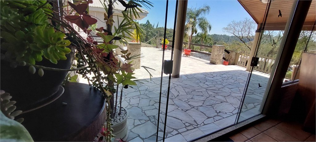 Casa à venda com 3 quartos, sendo 2 suítes, no condomínio Alpes de Caieiras, Caieiras - SP