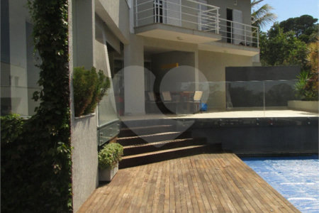 Casa à venda com 3 quartos, sendo 1 suíte, no condomínio Alpes de Vinhedo, Vinhedo - SP