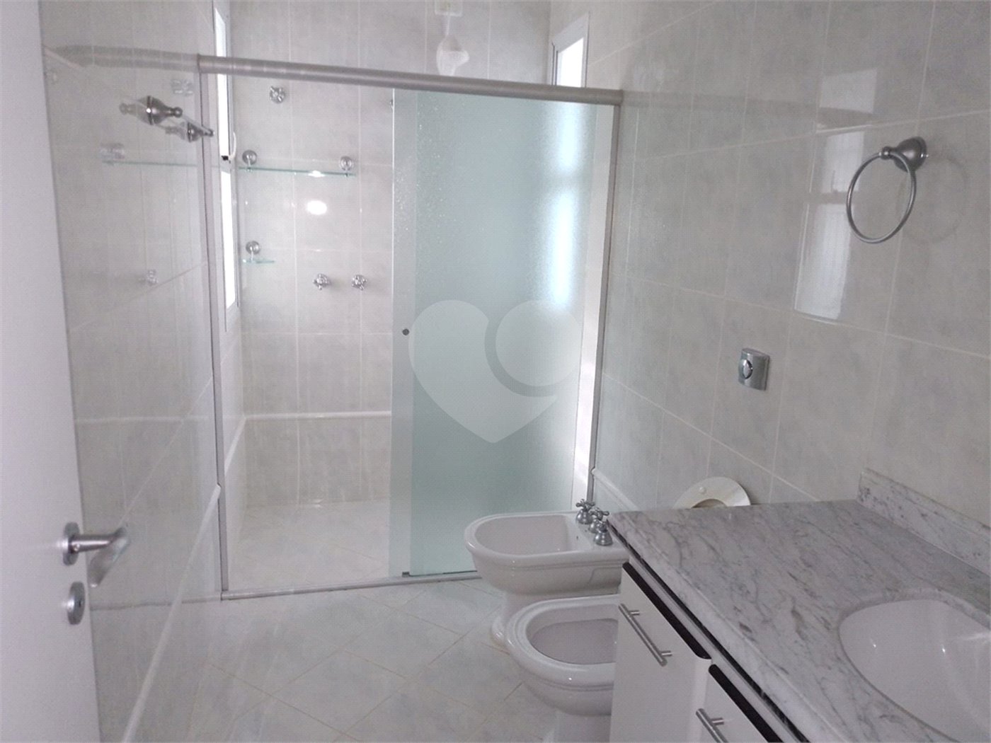 Casa à venda com 4 quartos, sendo 2 suítes,  em Vila Santista, Atibaia, SP