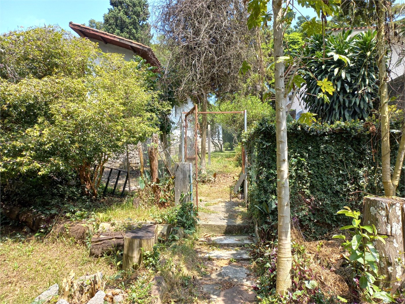 Terreno à venda com 2 quartos, sendo 1 suíte, em Jardim Floresta, São Paulo, SP