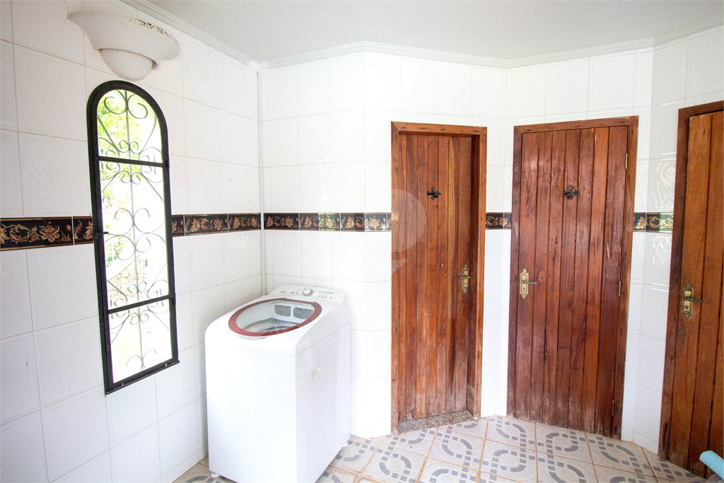 Casa à venda ou para alugar com 5 quartos, sendo 2 suítes, no condomínio Restinga Verde, São Roque - SP