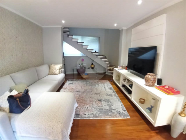 Sobrado à venda com 4 quartos, sendo 2 suítes,  em Barro Branco (zona Norte), São Paulo, SP