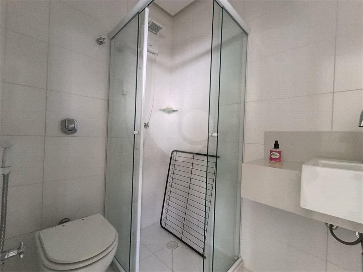 Apartamento para alugar com 3 suítes em Jardim Virgínia, Guarujá, SP