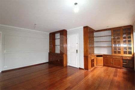 Apartamento à venda com 3 quartos, sendo 1 suíte,  em Vila Uberabinha, São Paulo, SP