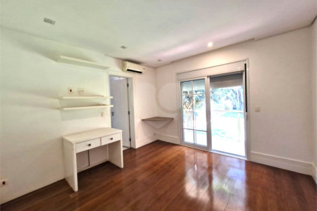 Casa à venda com 4 suítes no condomínio Chácara Flora, São Paulo - SP