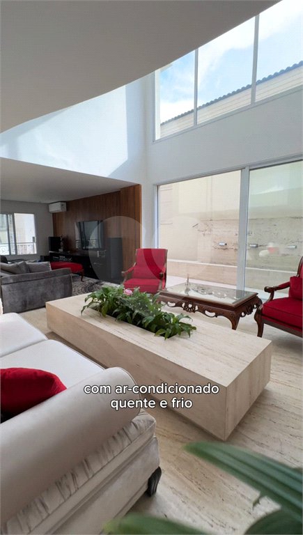 Casa à venda com 4 suítes no condomínio Villaggio Houda, São Paulo - SP