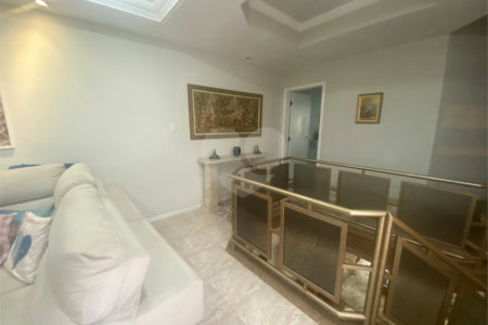 Casa à venda com 3 suítes em Vila Carrão, São Paulo, SP