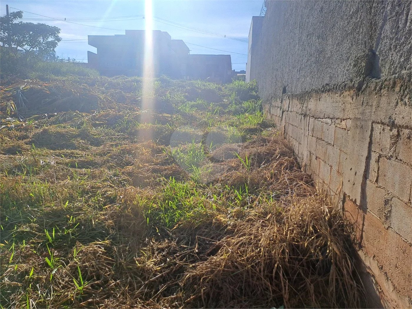 Terreno de 274 metros - Próximo ao Centro de Louveira
