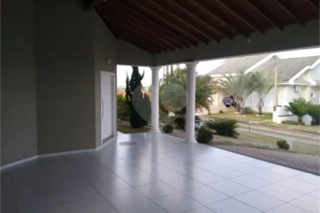 Casa à venda com 3 quartos, sendo 1 suíte, no condomínio Palmeiras Imperiais, Salto - SP