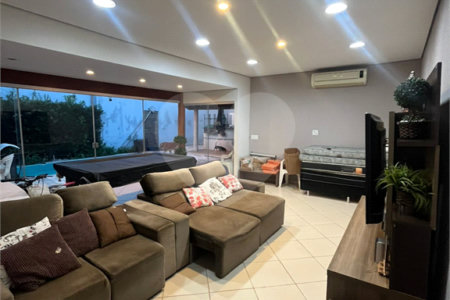 Casa à venda com 4 quartos, sendo 1 suíte, em Vila Santa Maria (vila Xavier), Araraquara, SP