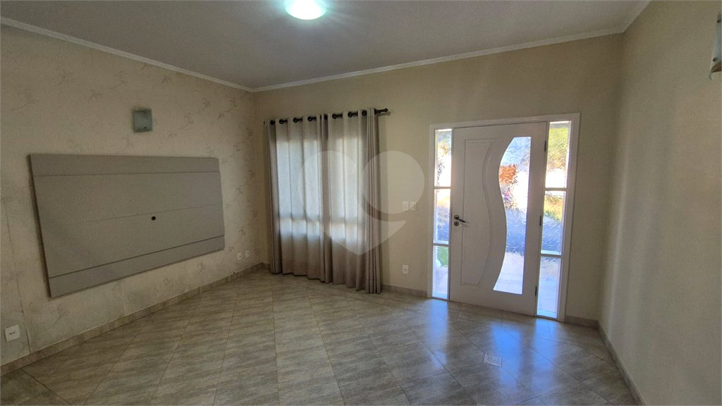 Casa para alugar com 3 quartos, sendo 1 suíte, no condomínio Recanto dos Paturis, Vinhedo - SP