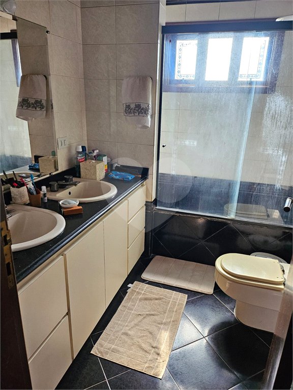 Casa à venda com 4 quartos, sendo 3 suítes, no condomínio Residncial Euroville, Carapicuíba - SP