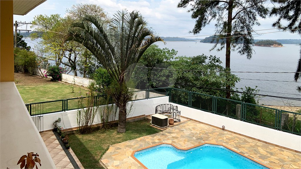 Sobrado à venda com 5 suítes em Guarapiranga, São Paulo, SP