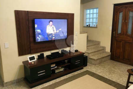 Sobrado à venda com 4 quartos, sendo 1 suíte, em Jardim Sarah, São Paulo, SP