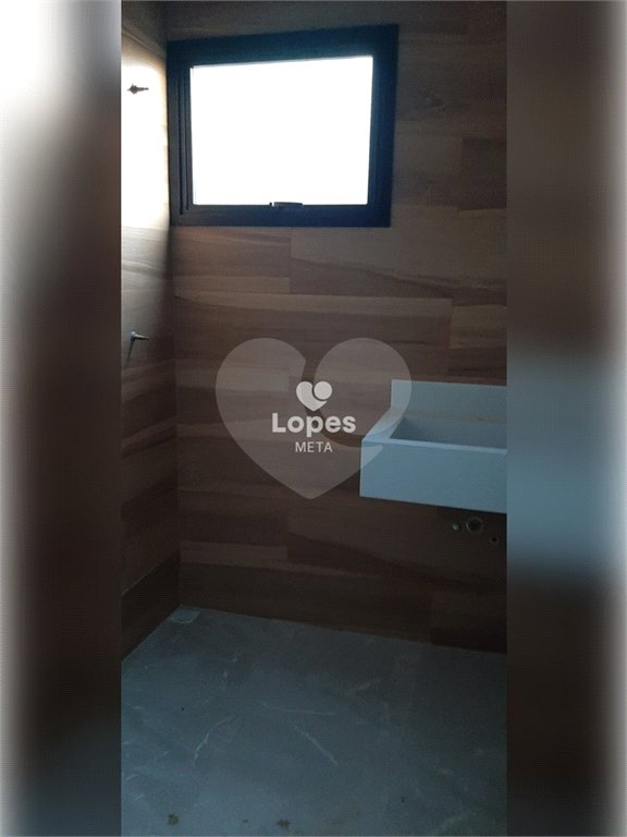 Casa à venda com 3 quartos, sendo 1 suíte, no condomínio Residencial Malibu, Caçapava - SP