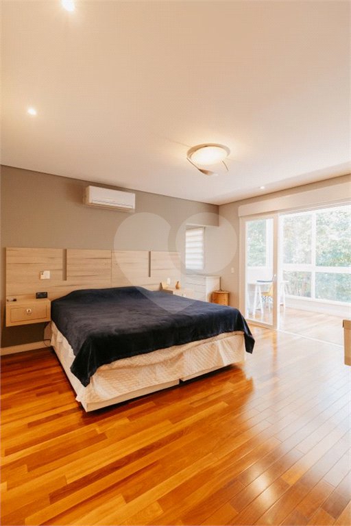 Casa à venda com 5 quartos, sendo 4 suítes, no condomínio Figueira Garden, Atibaia - SP