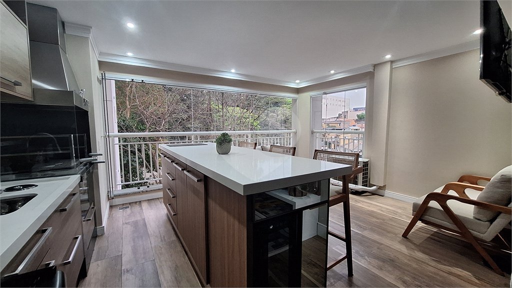 Apartamento à venda com 3 quartos, sendo 1 suíte,  em Vila Leonor, São Paulo, SP