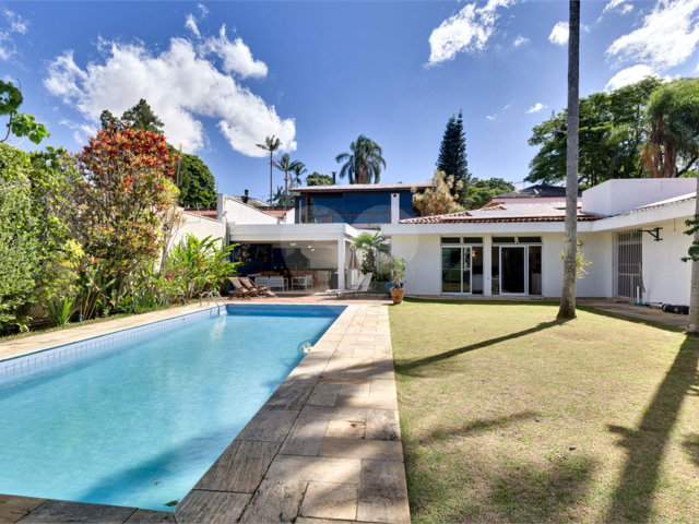 Casa à venda com 4 suítes em Jardim Cordeiro, São Paulo, SP