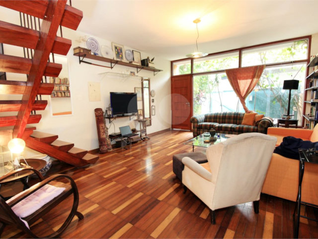 Sobrado à venda com 3 quartos, sendo 1 suíte,  em Alto da Boa Vista, São Paulo, SP